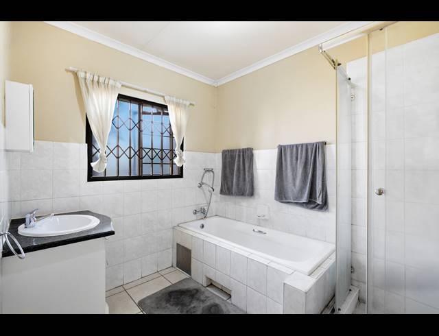 5 BEDROOM HOUSE FOR SALE IN BARBEQUE DOWNS